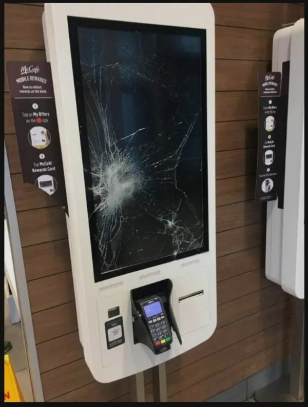 맥도날드 키오스크 어르신들 당황하는 이유 ㄷㄷㄷㄷㄷ