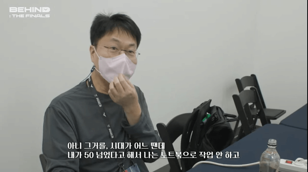 전용준 캐스터가 대본을 수기로 작성하는 이유