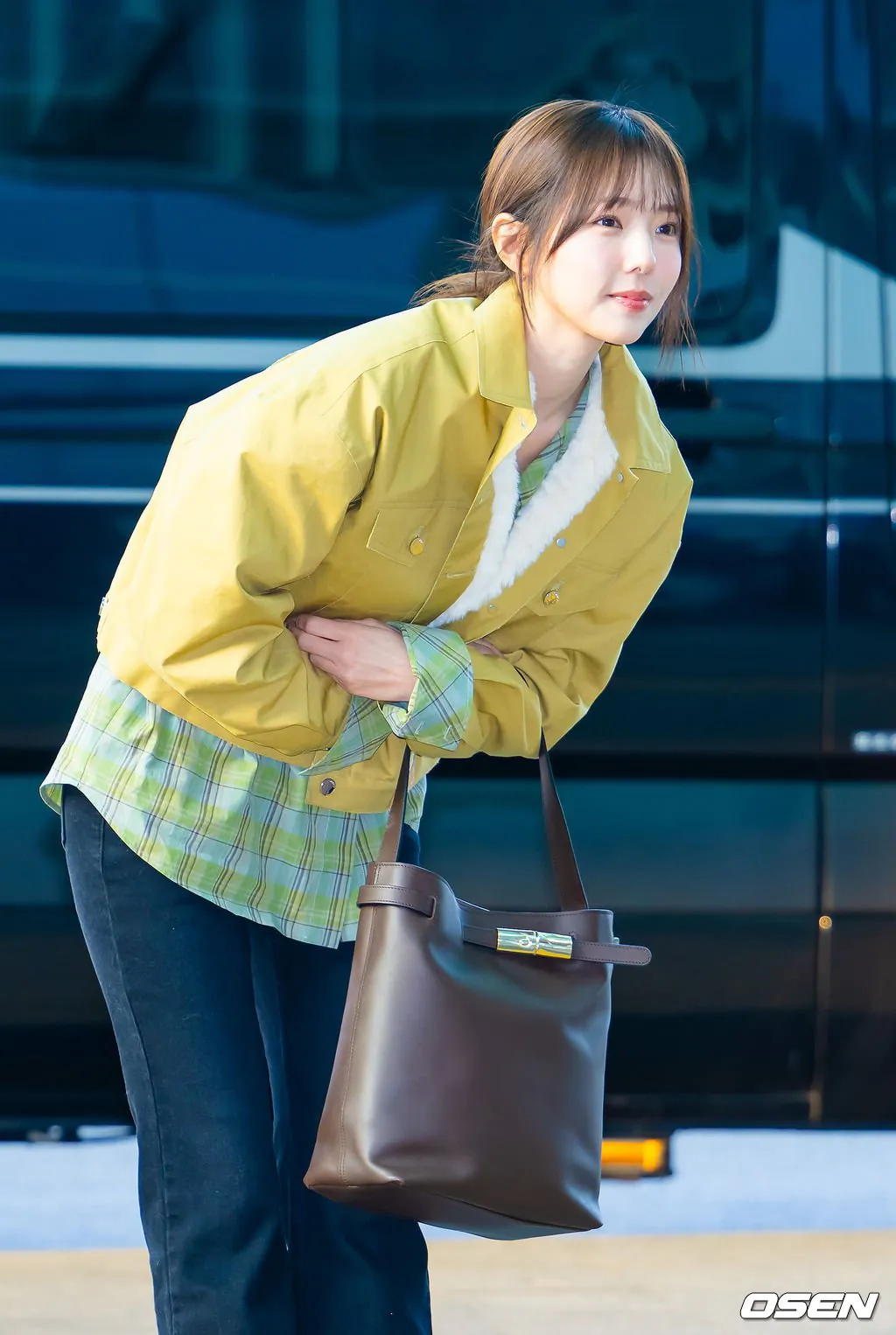 오늘 화보 촬영차 출국한 채수빈