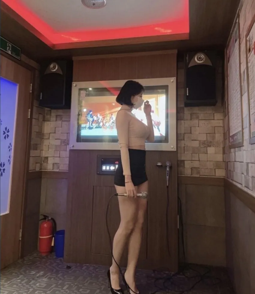 회사 과장님이 회식 끝나고 노래방 가자고 하면?