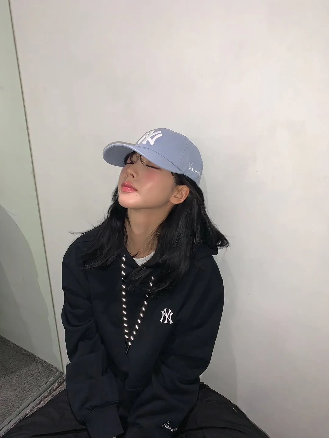 모자 광고 중인 카리나