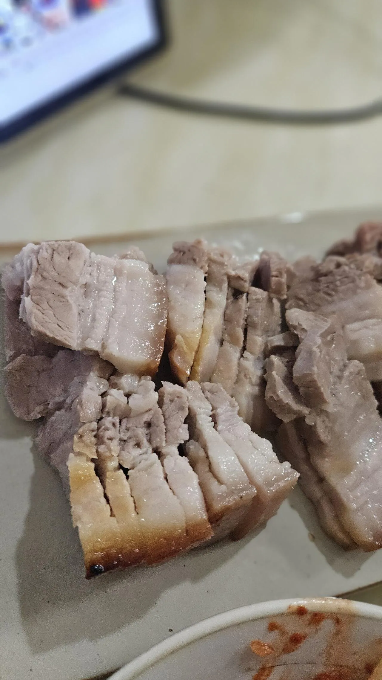 수육 조금 삶아봤습니다