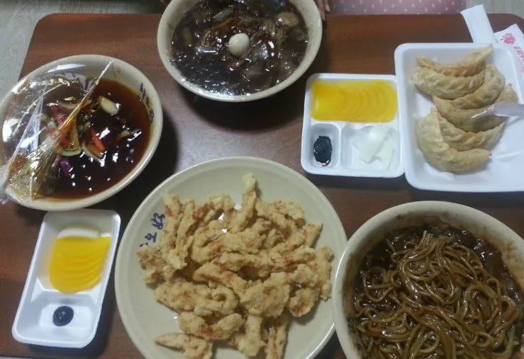 다음중 배달시켜먹었을때 가장 돈 안아까운 음식은