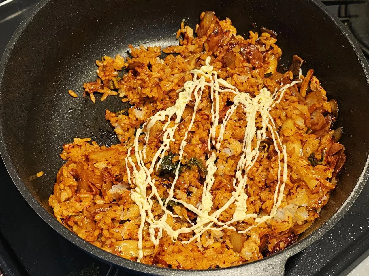 점심으로 김치볶음밥 만들어 봤습니다